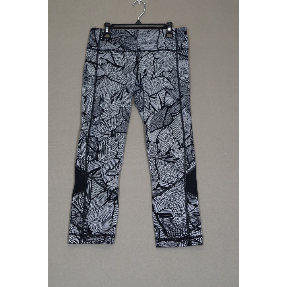 Lululemon Women's Capri Tight with Black Mesh Calf Detail Size 6